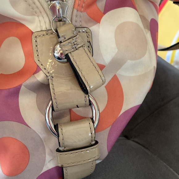 COACH purse with several compartments in great condition. - Picture 13 of 15